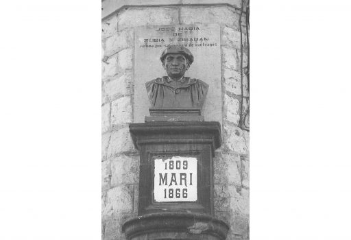 Busto del aita mari en San Sebastián